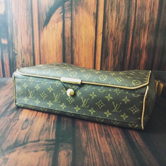 Louis Vuitton Abbesses Monogram Large Messenger - Picture 4 of 10